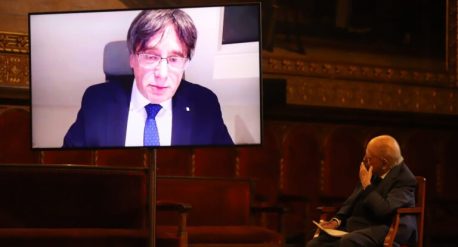 Presidents Puigdemont i Pujol acte cloenda Escolta Europa - paraninf UB